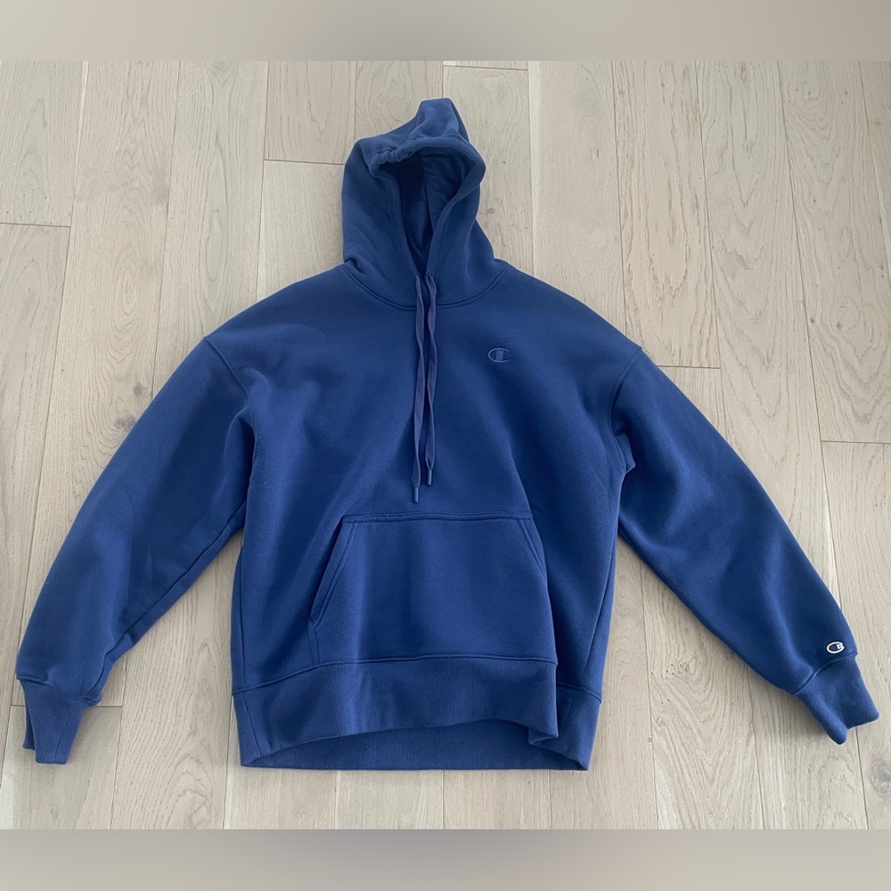 Champion Women's Navy Hoodie (small)